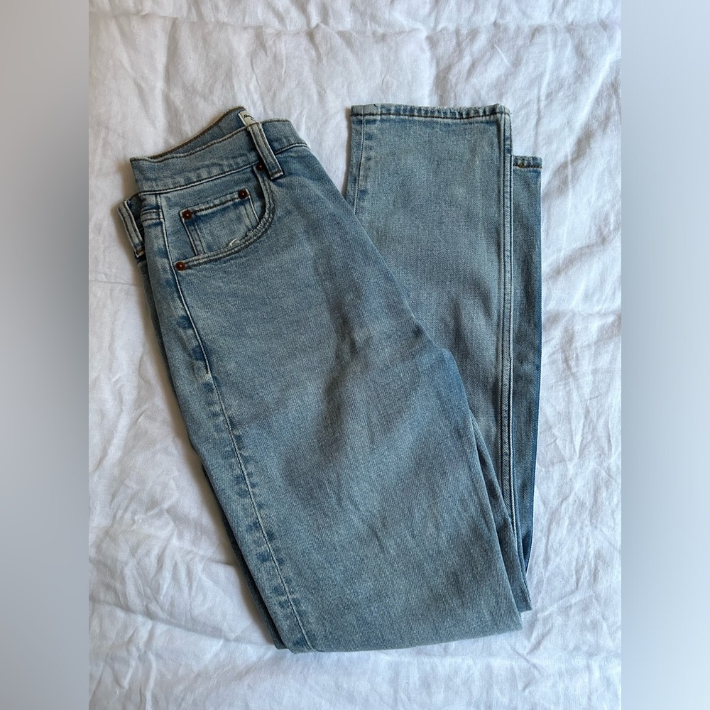 Abercrombie Curve Love 90’s High Rise Slim Straight Jean